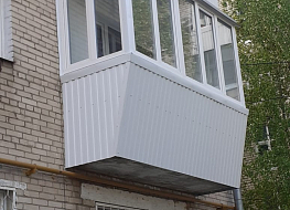 Изготовление выноса балкона, установка рамы ПВХ, внешняя отделка балкона профлистом.